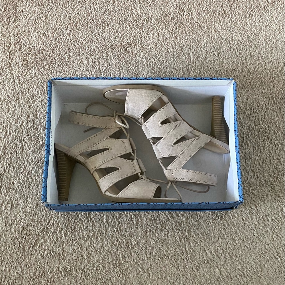 Simply Vera nude sandals
